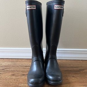 Hunter tall rain boats